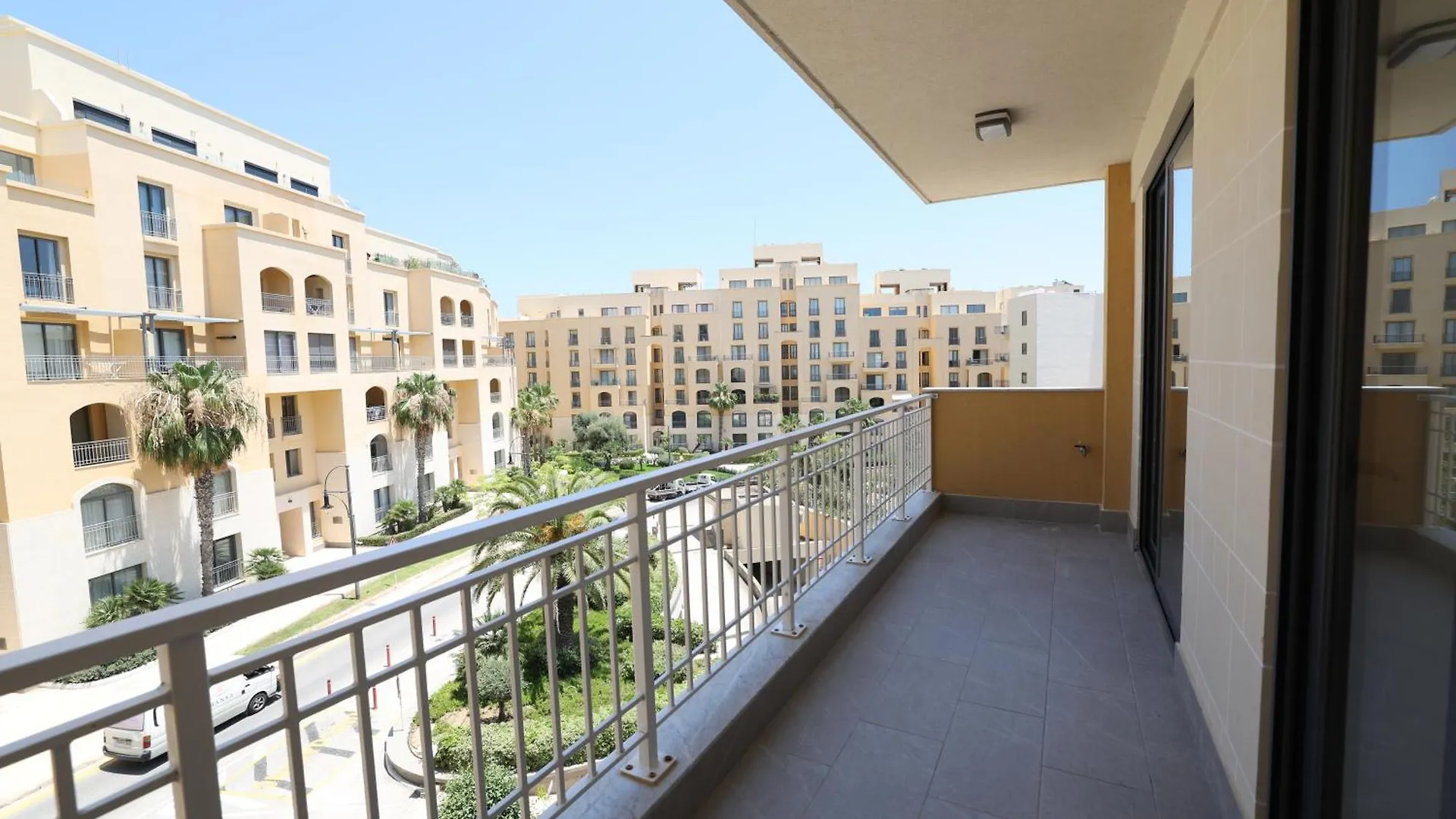 Stylish 3 Bed Partial Seaview Daire Saint Julian's