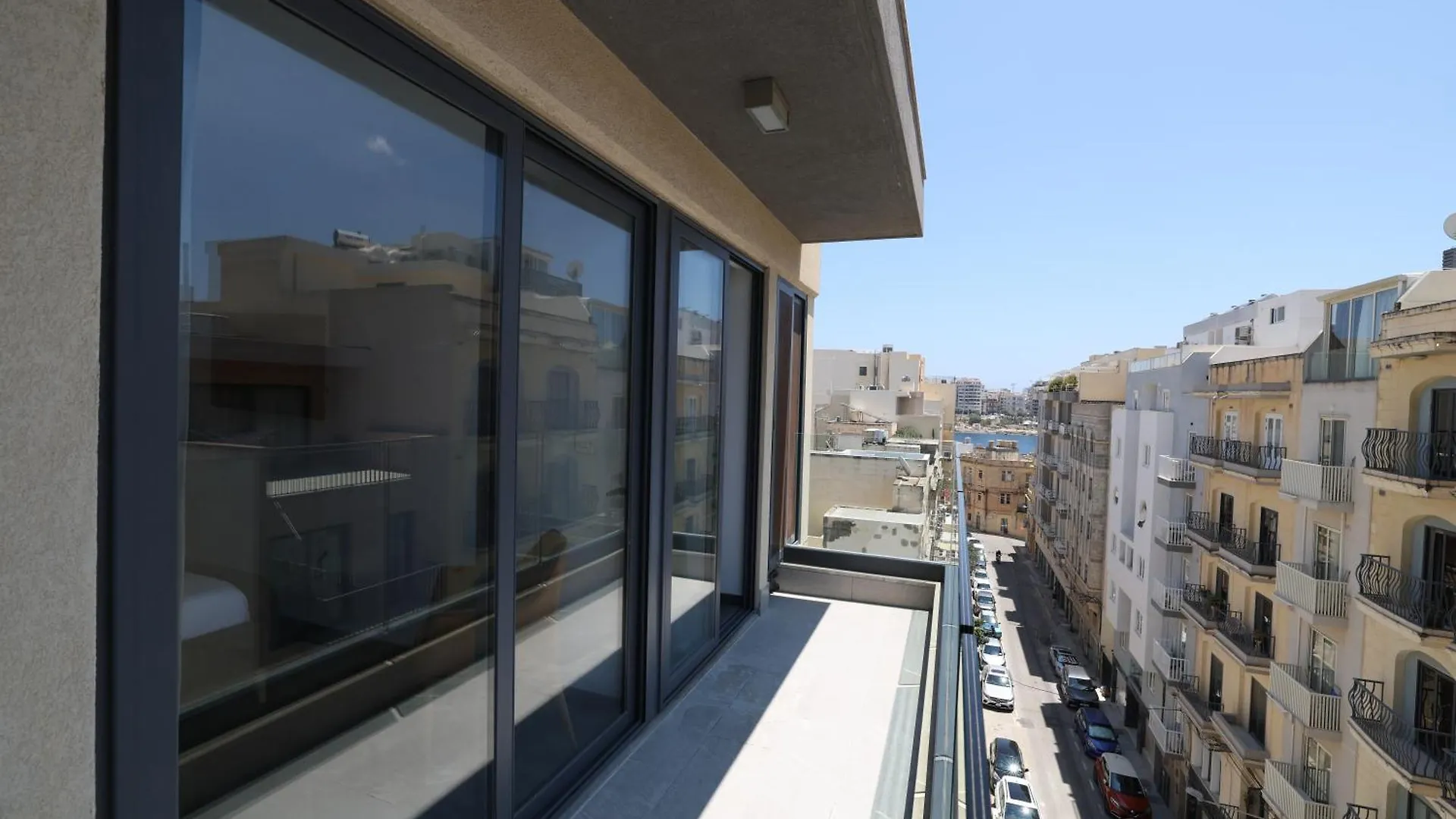 Apartment Ferienwohnung Stylish 3 Bed Partial Seaview San Ġiljan Malta