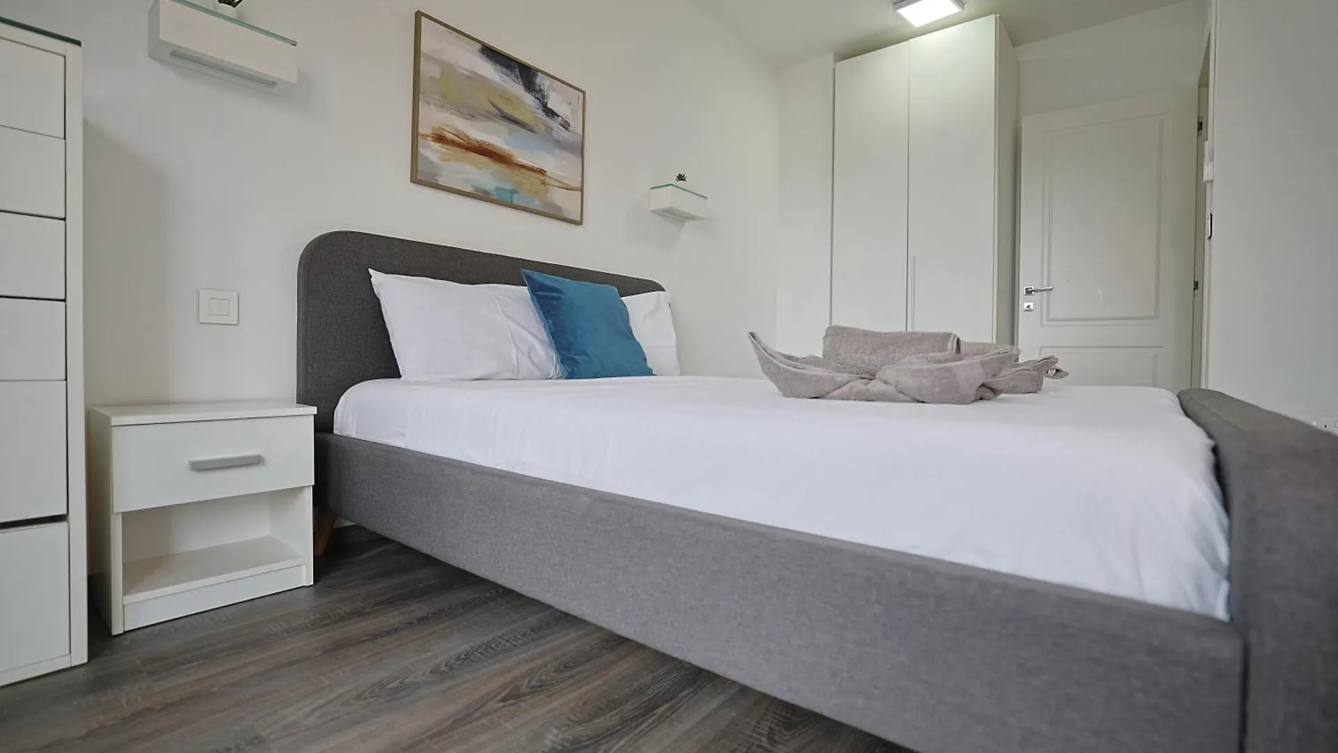 Stylish 3 Bed Partial Seaview Daire Saint Julian's 0*,  Malta