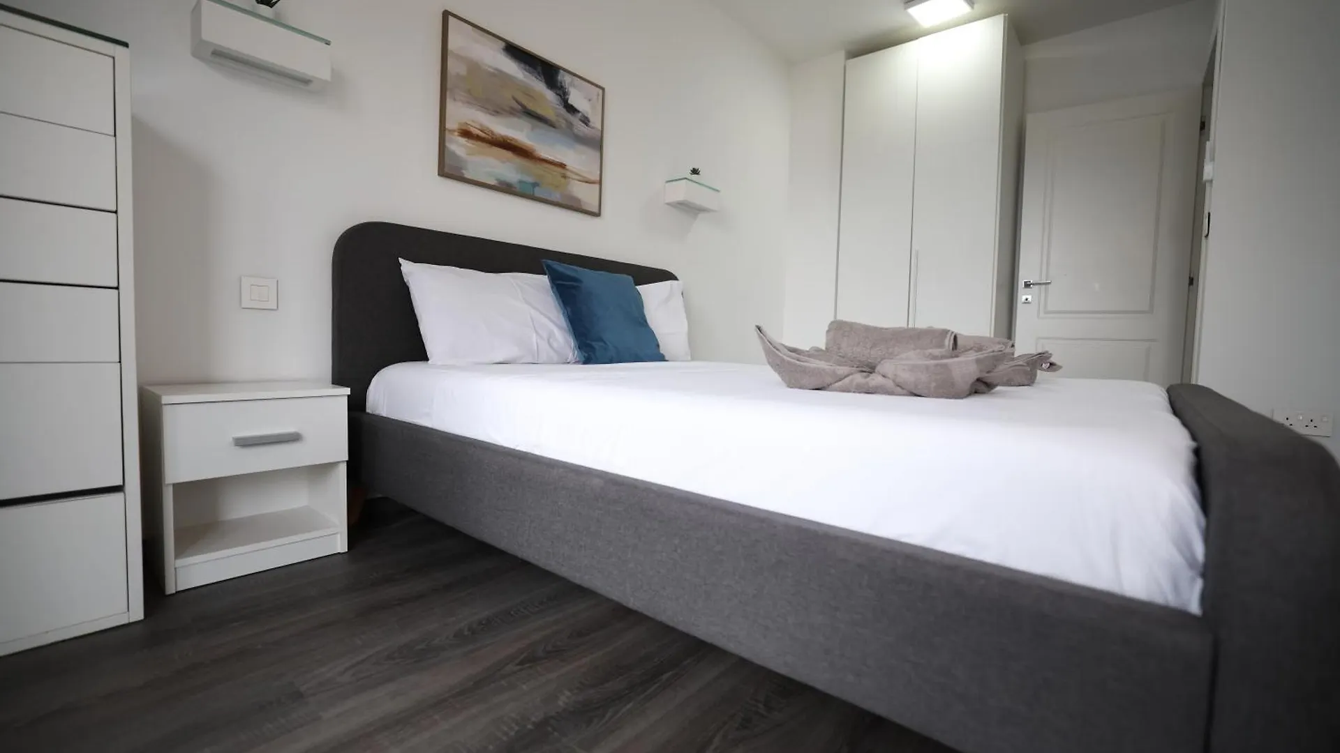 Apartment Ferienwohnung Stylish 3 Bed Partial Seaview San Ġiljan